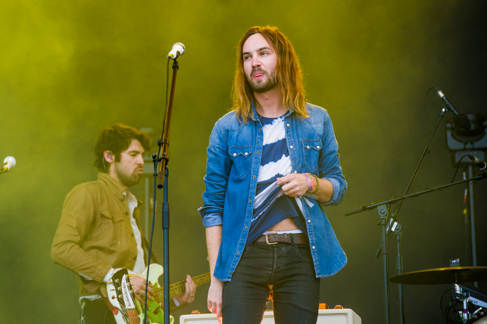 the people vs tame impala 　ケヴィンパーカー着用 テーム・インパラ、米TV番組出演時のパフォーマンス映像が公開に | NME