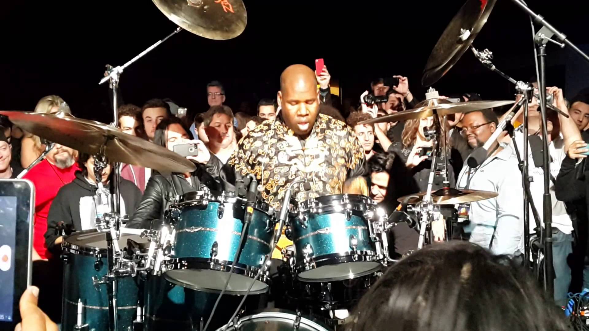 プリンスのドラマーを務めたジョン・ブラックウェル、日本で脳腫瘍が発見されて入院 NME Japan