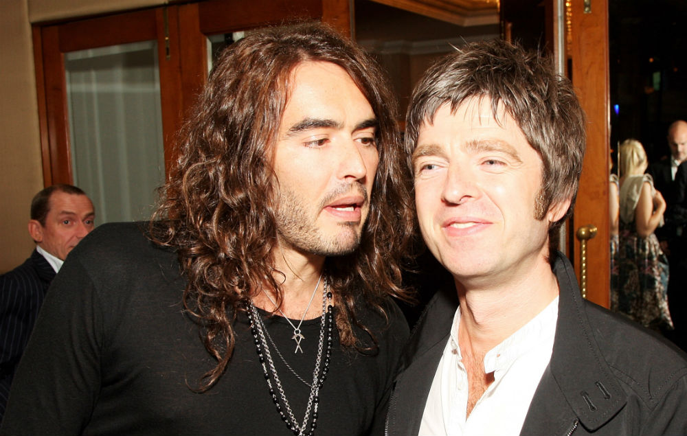 ノエル ギャラガー ラッセル ブランドの新しいラジオ番組の初回放送に出演することに Nme Japan ノエル ギャラガー ラッセル ブランドの新しいラジオ番組の初回放送に出演することに Nme Japan