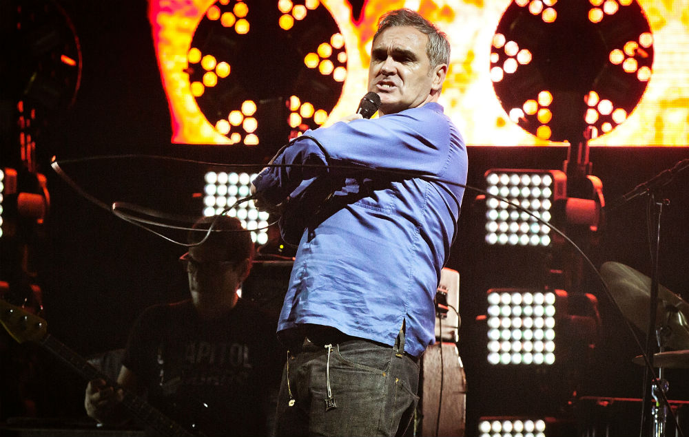 モリッシー、警察の暴力を批判するマーチャンダイズを販売 NME Japan