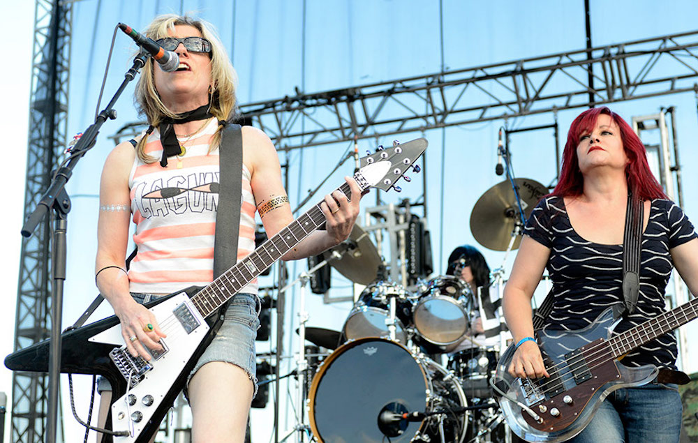 L7、ドナルド・トランプ大統領を批判した18年ぶりとなる新曲を公開 