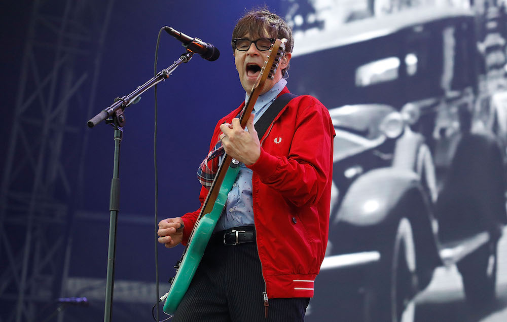 ウィーザーのリヴァース・クオモ、最新作に対する批判を揶揄 NME Japan