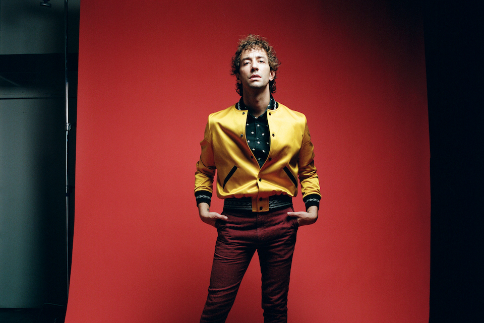 アルバート・ハモンド・ジュニア、米TV番組に出演して新曲を披露 NME Japan