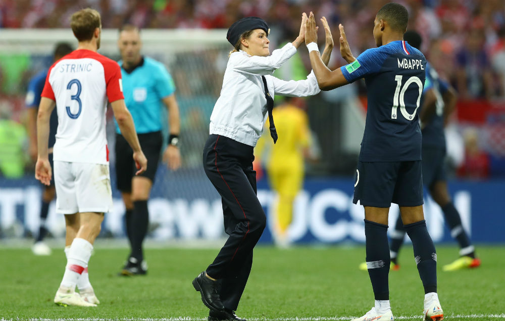 プッシー・ライオット、W杯決勝乱入事件について犯行声明を発表 | Nme Japan