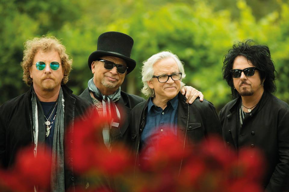TOTOのスティーヴ・ルカサー、40周年記念ツアーを終えてバンドの今後について語る | NME Japan