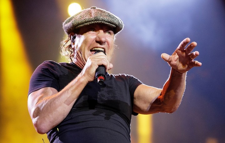 AC/DC、バンドに近い情報筋がブライアン・ジョンソンを迎えてツアーを 