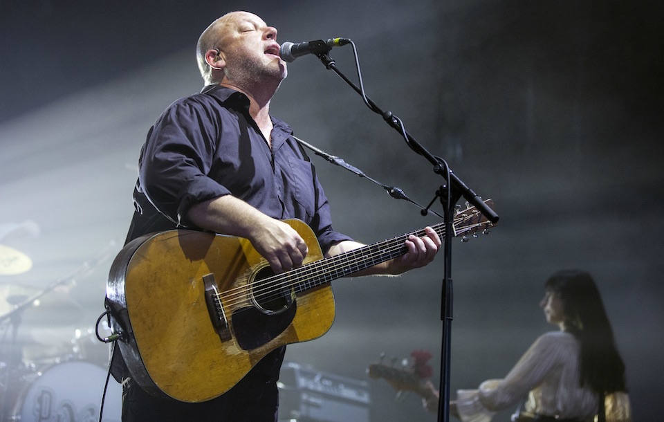 ピクシーズ、9月リリースの新作より新曲“Catfish Kate”のビデオが公開 NME Japan