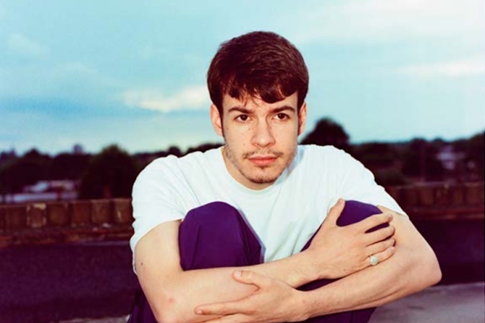 レックス・オレンジ・カウンティ、移籍第1弾となる新曲“10/10”が公開