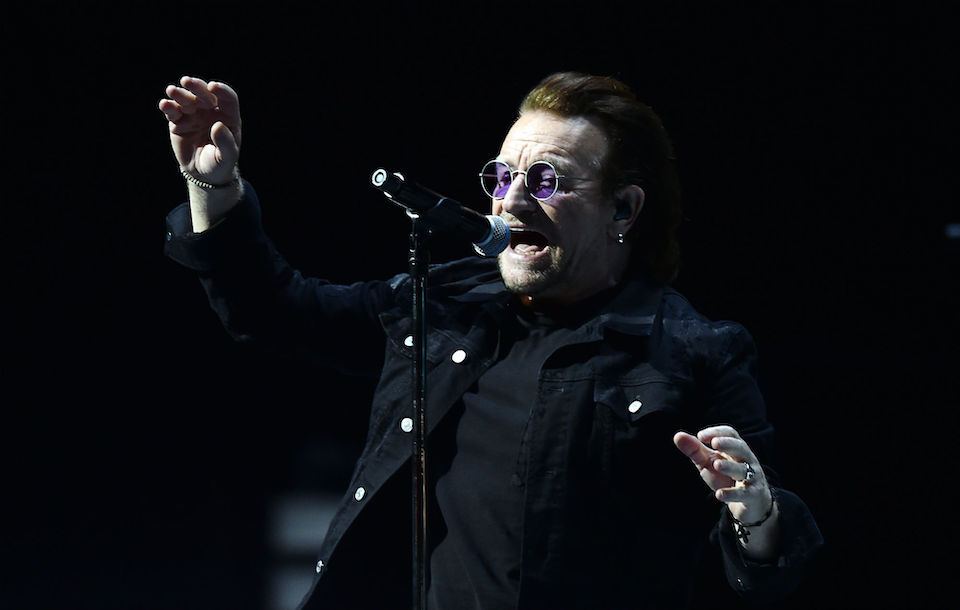 U2のボノの娘である女優のイヴ ヒューソン どんな父親かについて語る Nme Japan