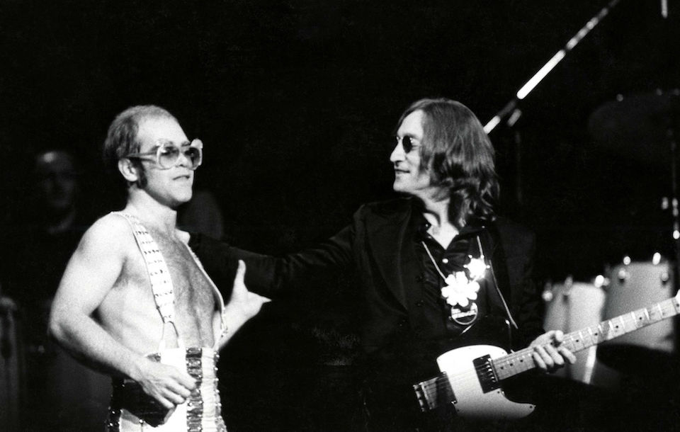 エルトン・ジョン、1974年にジョン・レノンと共演したマディソン・スクウェア・ガーデン公演を振り返る | NME Japan