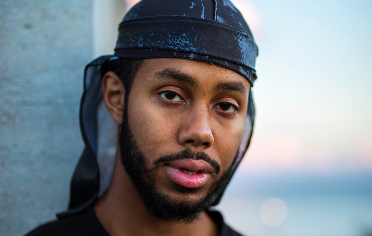 ムスタファ、デビュー・アルバムのリリースが決定＆新曲“Ali”が公開 NME Japan