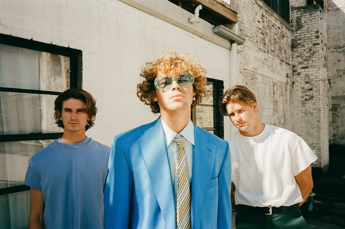 オールモスト・マンデー、最新シングル“Cough Drops”のミュージック・ビデオが公開 NME Japan