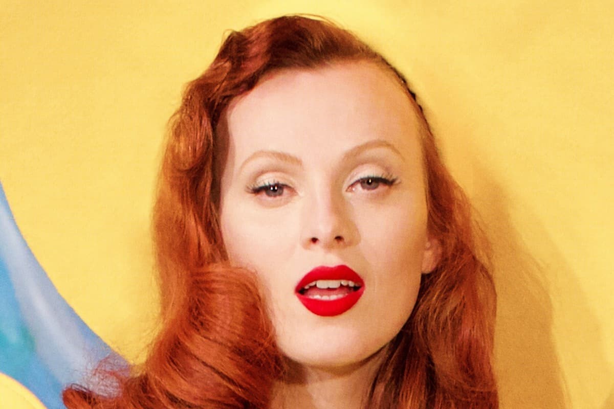 カレン エルソン 最新シングル Lightning Strikes のミュージック ビデオが公開 Nme Japan