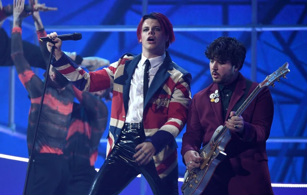 ヤングブラッド、東京五輪イギリス選手団凱旋イベントでデヴィッド・ボウイの“Heroes”をカヴァー NME Japan