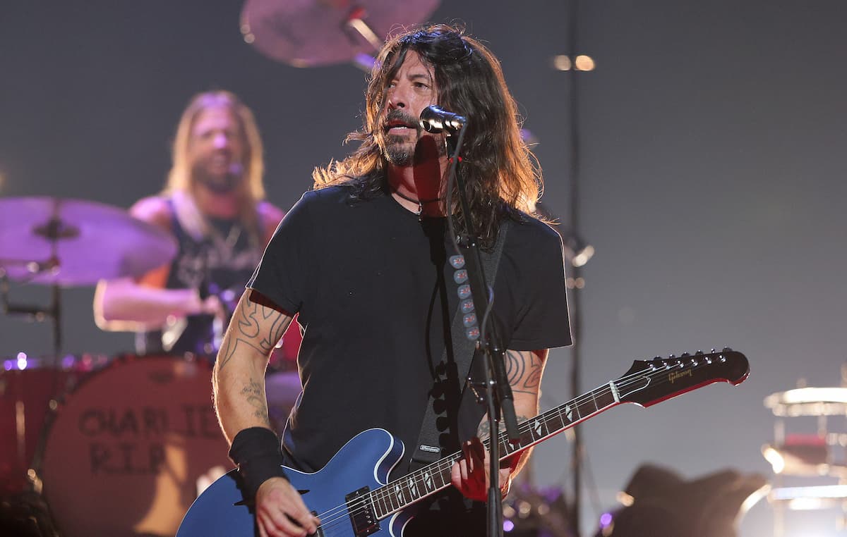 Dave Grohl to read a picture book of "Octopus Garden" on an English TV show thumbnail