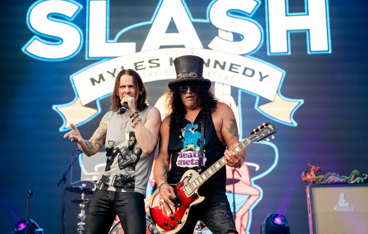 Slash talks about new work with Myles Kennedy & The Conspirators thumbnail