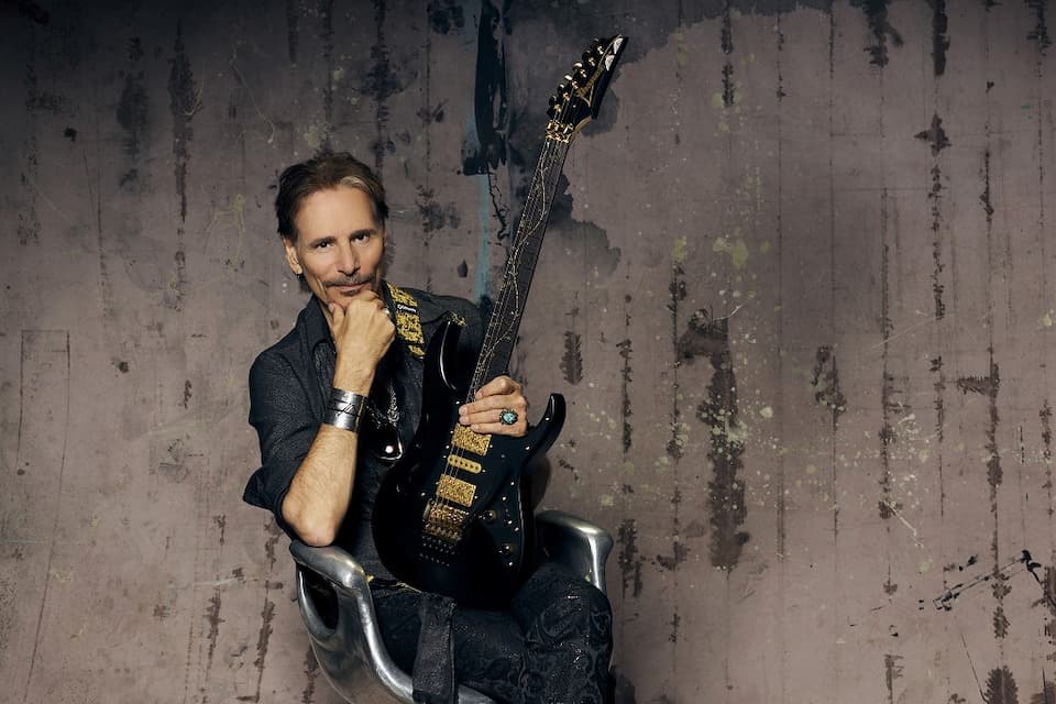 スティーヴ・ヴァイ、10年ぶりの書き下ろし新作より新曲“Little Pretty”の音源が公開 NME Japan