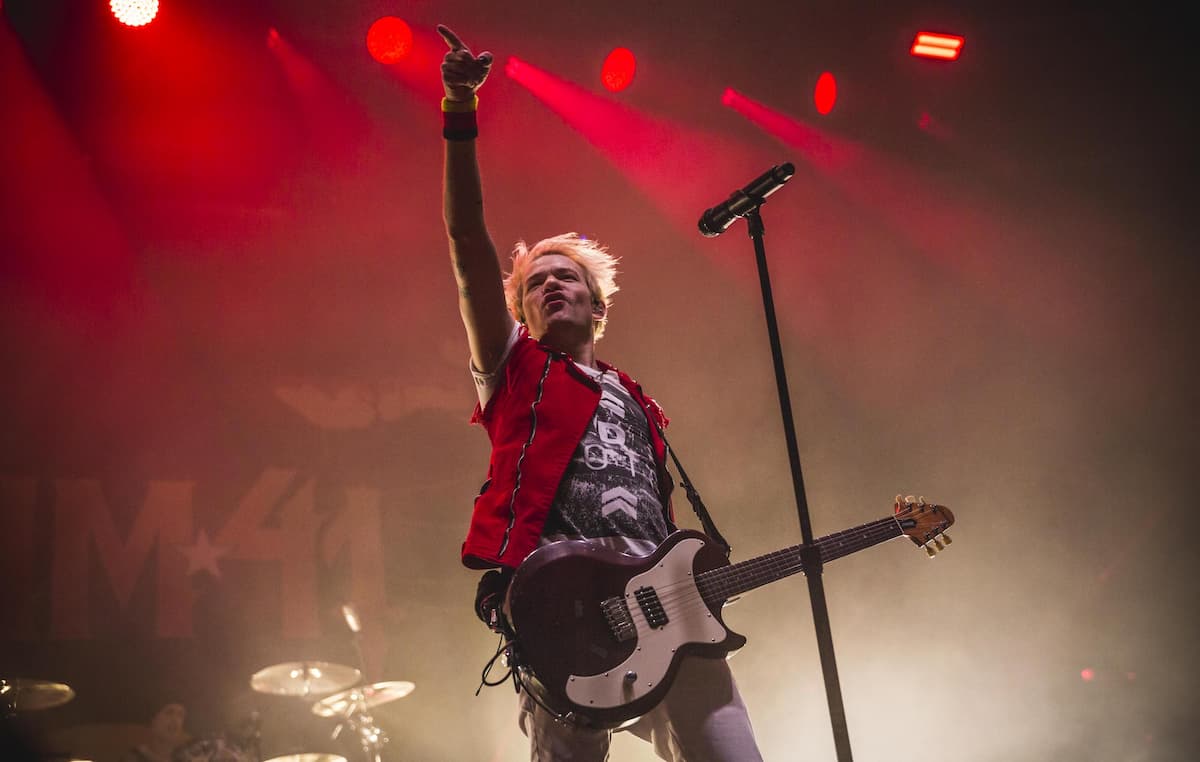 SUM 41、初期に立ち返ったダブル・アルバムをレコーディングしたことを明かす | NME Japan