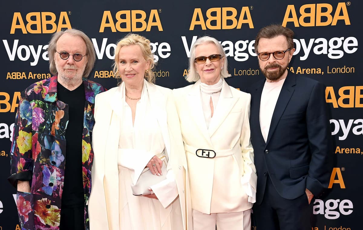 ABBA、デジタル・コンサートの初公演を行って写真や映像が公開 NME Japan