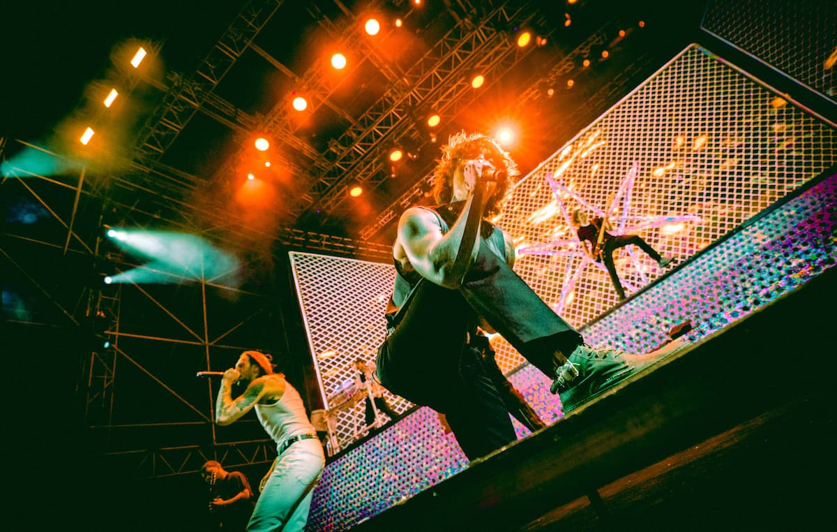 ブリング・ミー・ザ・ホライズン、ニュー・シングル“Strangers”が