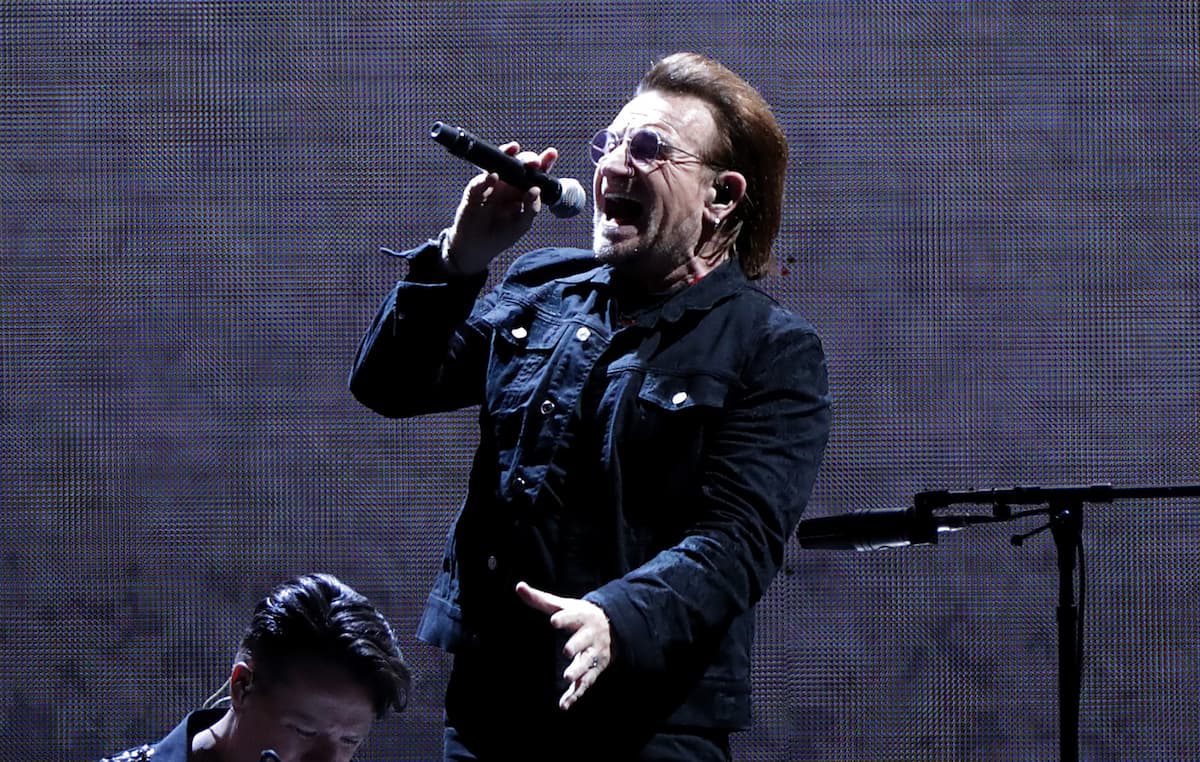 U2のボノ、バンドメンバーにかけてしまった迷惑について振り返る | NME Japan