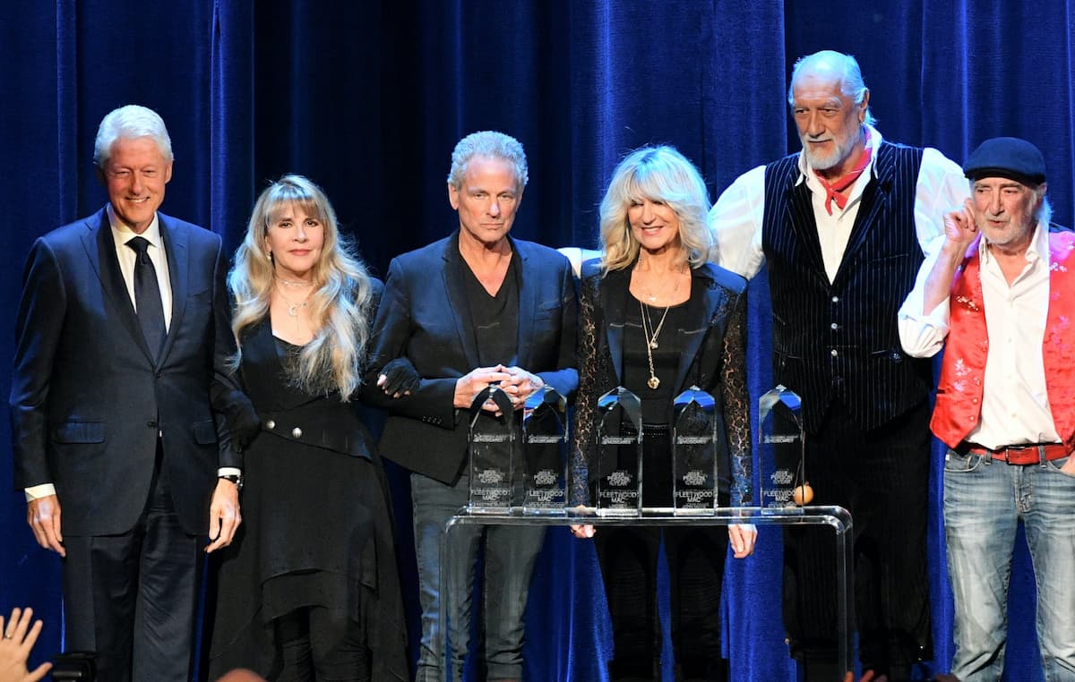 ビル・クリントン元大統領、フリートウッド・マックのクリスティン・マクヴィーに追悼の意を表明 NME Japan