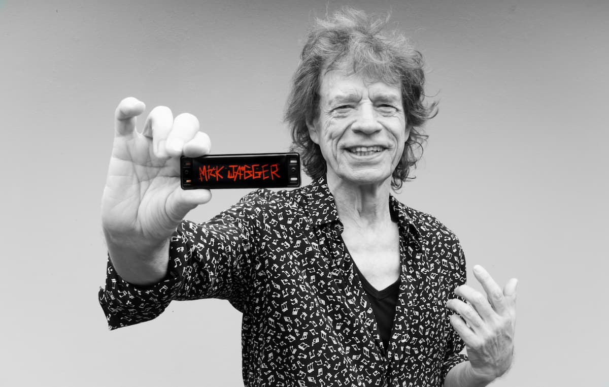 ローリング・ストーンズのミックジャガーのハーモニカ Mick-Jagger.-Credit-whynow-