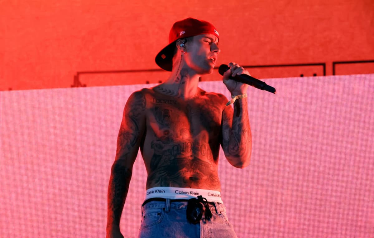 Justin-Bieber-Peaches.jpg