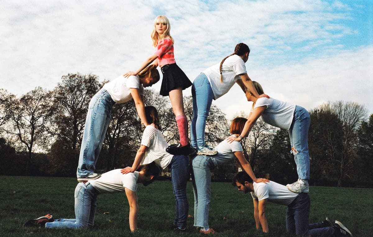 メイジー・ピーターズ、新作のリリースを記念してLINE LIVEにて特番が配信されることが決定 NME Japan