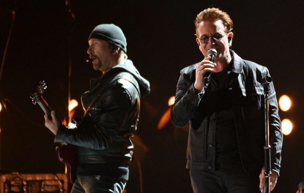 U2のボノとジ・エッジ、タイニー・デスク・コンサートで披露したパフォーマンス映像が公開 NME Japan