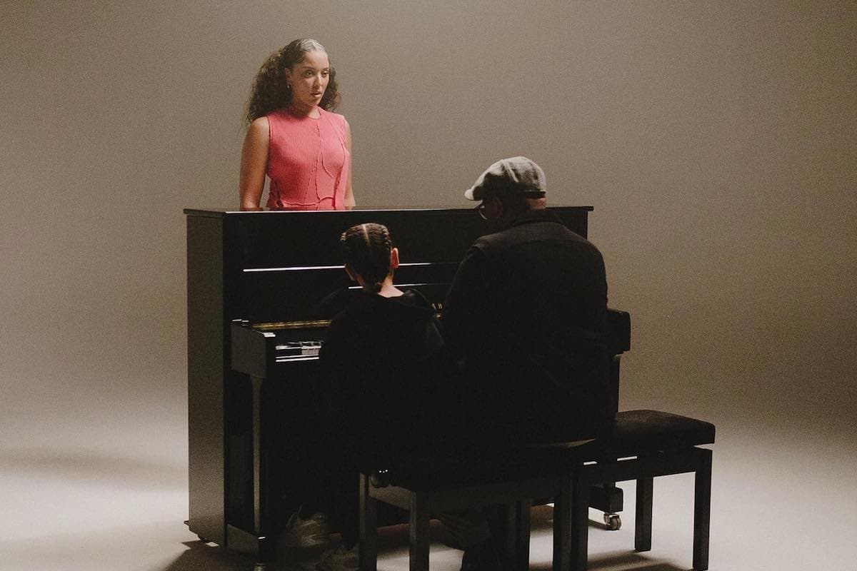 グレイス・カーター、来たるEPより新曲“Riot”の音源が公開 NME Japan