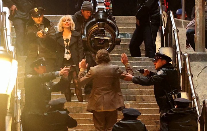 Joaquin-Phoenix-and-Lady-Gaga-on-Joker-set-3