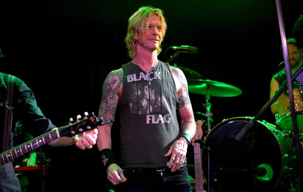 Duff-McKagan-performing.jpg