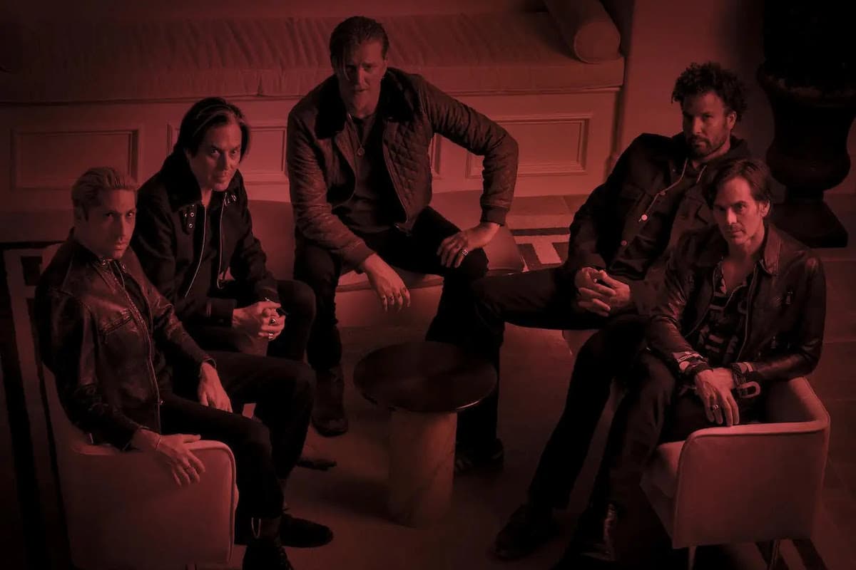 クイーンズ・オブ・ザ・ストーン・エイジ、新作より新曲“Paper Machete