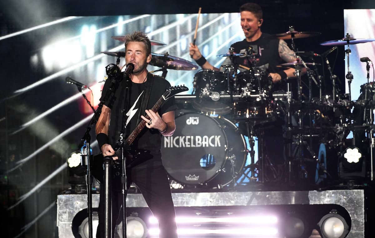 Nickelback-performing.jpg