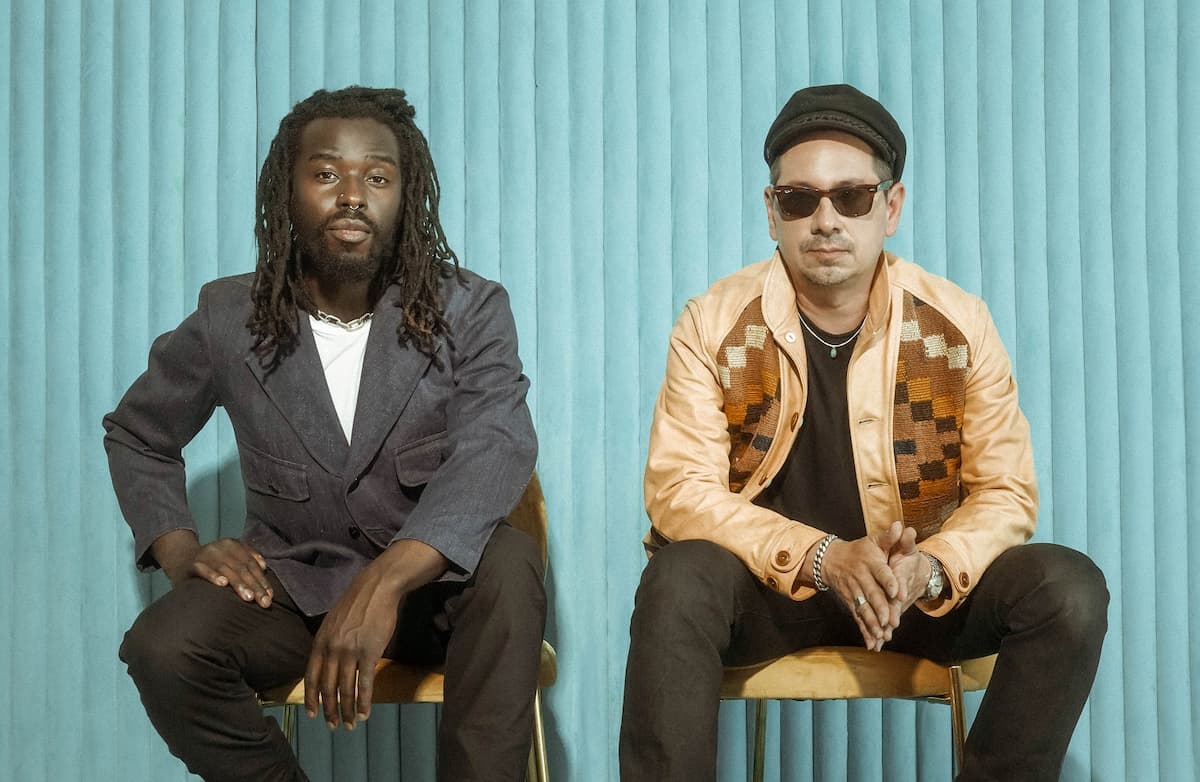 ブラック・プーマズ、米TV番組で新作より“More Than A Love Song”を披露した映像が公開 NME Japan