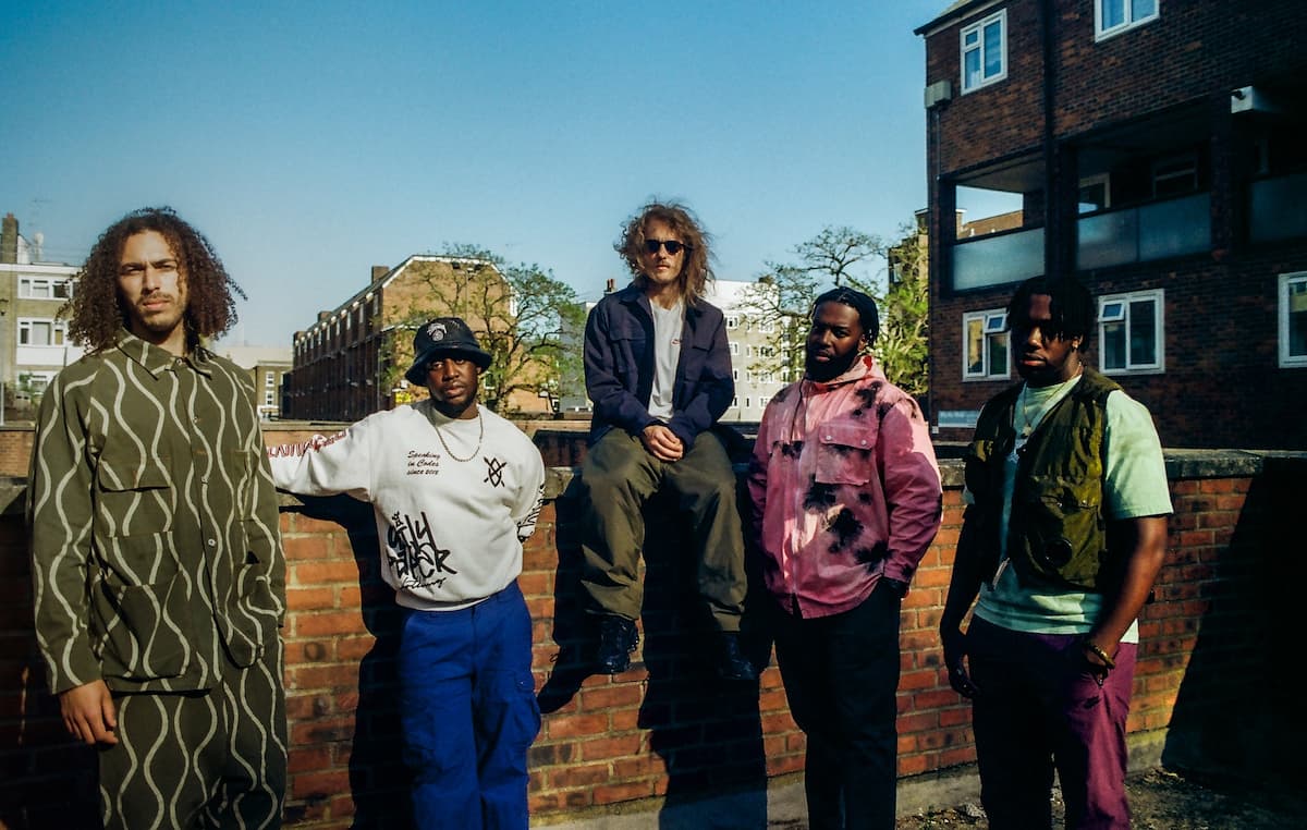 エズラ・コレクティヴ、ジョイ・アノニマスとのコラボとなる“Life Goes