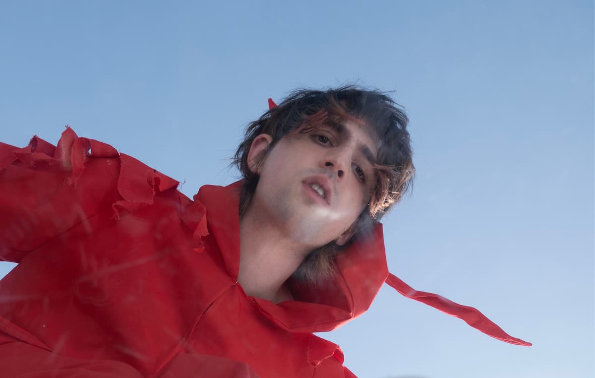 ポーター・ロビンソン、新作のリリースを発表＆新曲“Knock Yourself