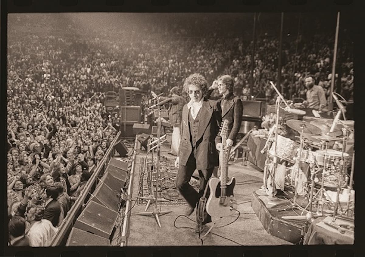 ボブ・ディラン、ザ・バンドとの1974年ツアーの全ライヴ音源を収めた27枚組CDボックスが発売決定 | NME Japan