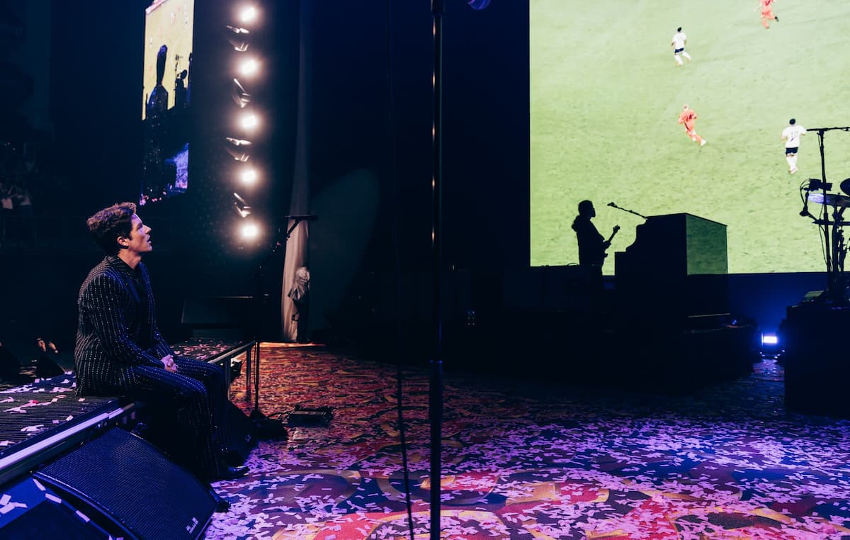 ザ・キラーズ、UEFAユーロ準決勝でイングランドが勝利した瞬間にライヴを止める NME Japan