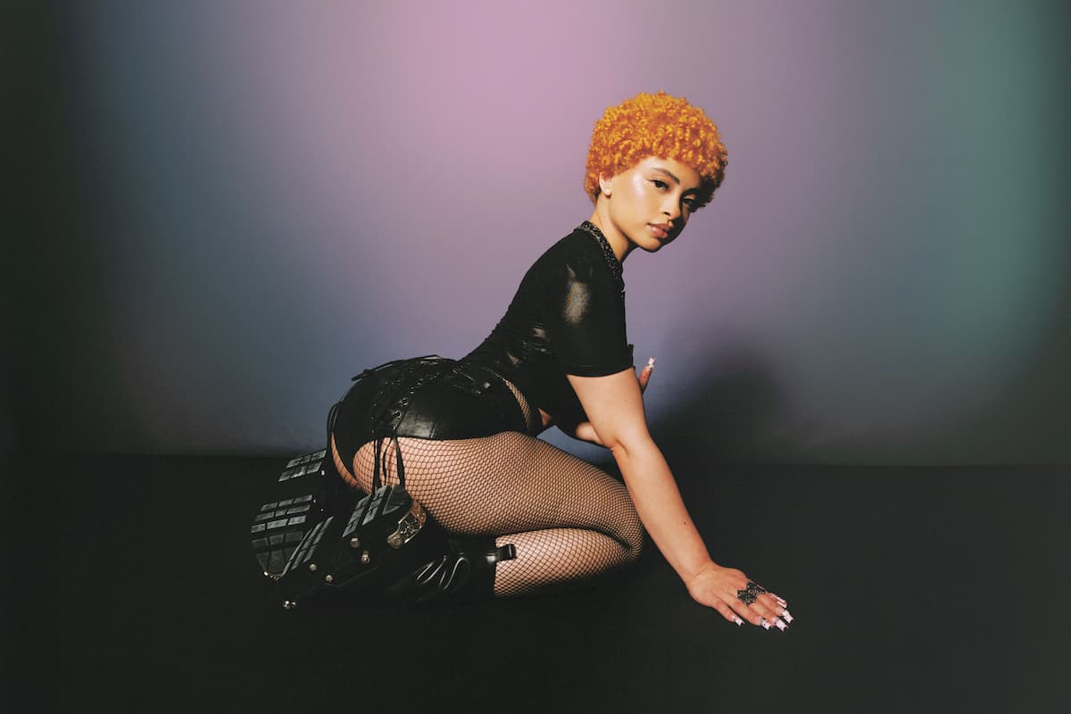 アイス・スパイス、デビュー作のデラックス・エディションをサプライズ