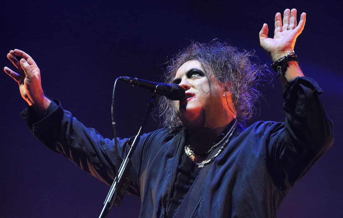 Robert-Smith-of-The-Cure.-