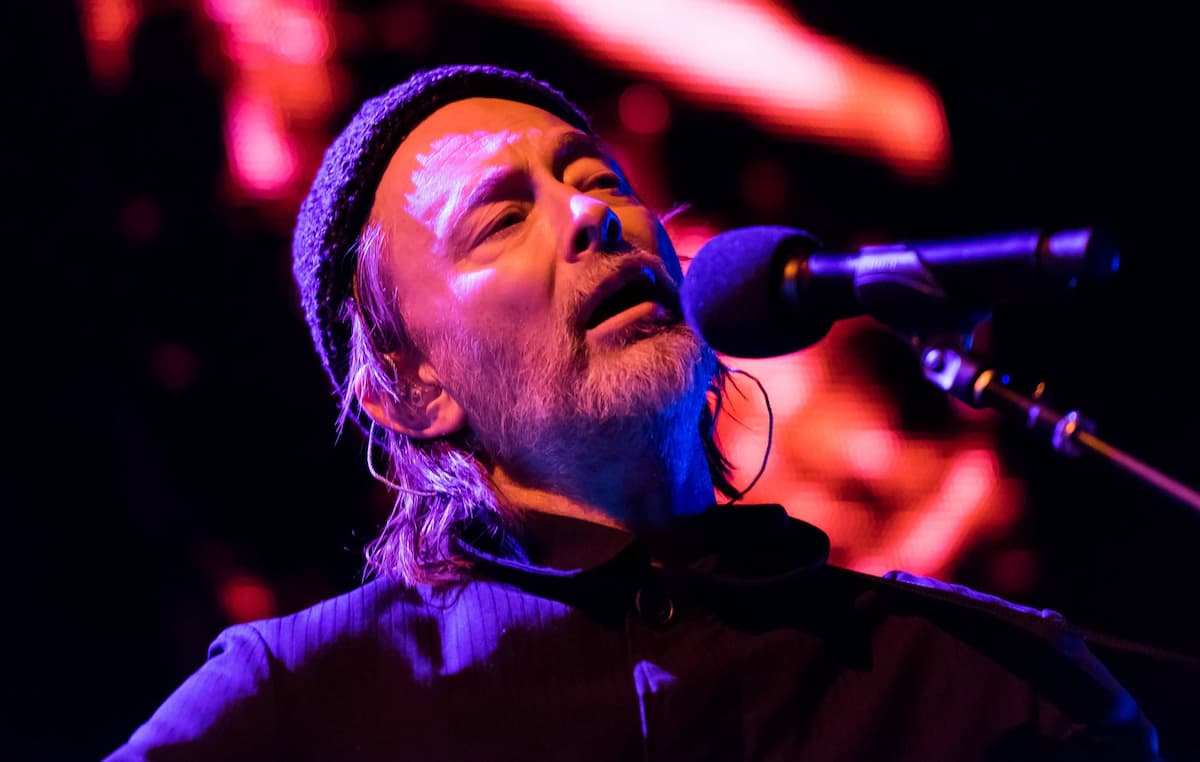 レディオヘッドのトム・ヨーク、マーク・プリチャードとの新曲“Back In