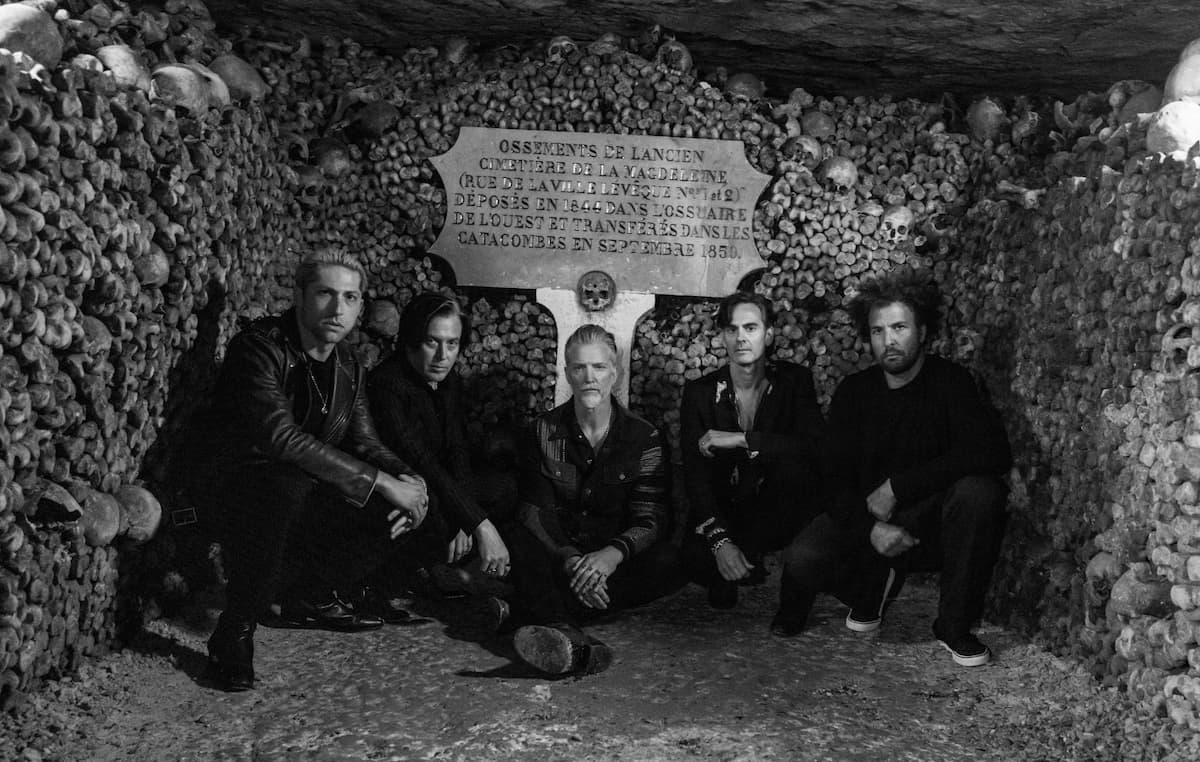 qotsa2000x1270-1.jpg