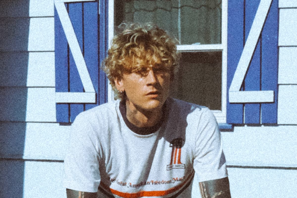 mgk.jpg