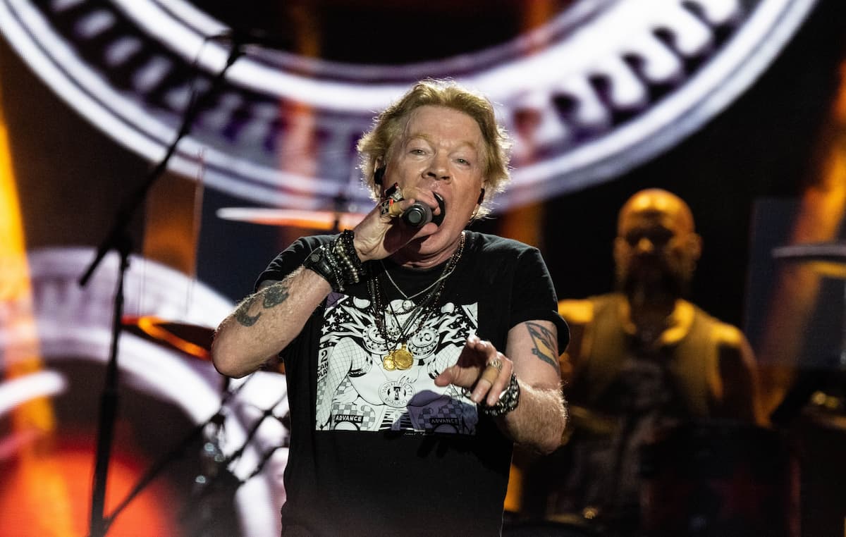 レアGuns N' Roses サインCD ガンズアンドローゼズ　アクセルローズ アクセル・ローズ ガンズ・アンド・ローゼズ外伝 : Guns N' Roses