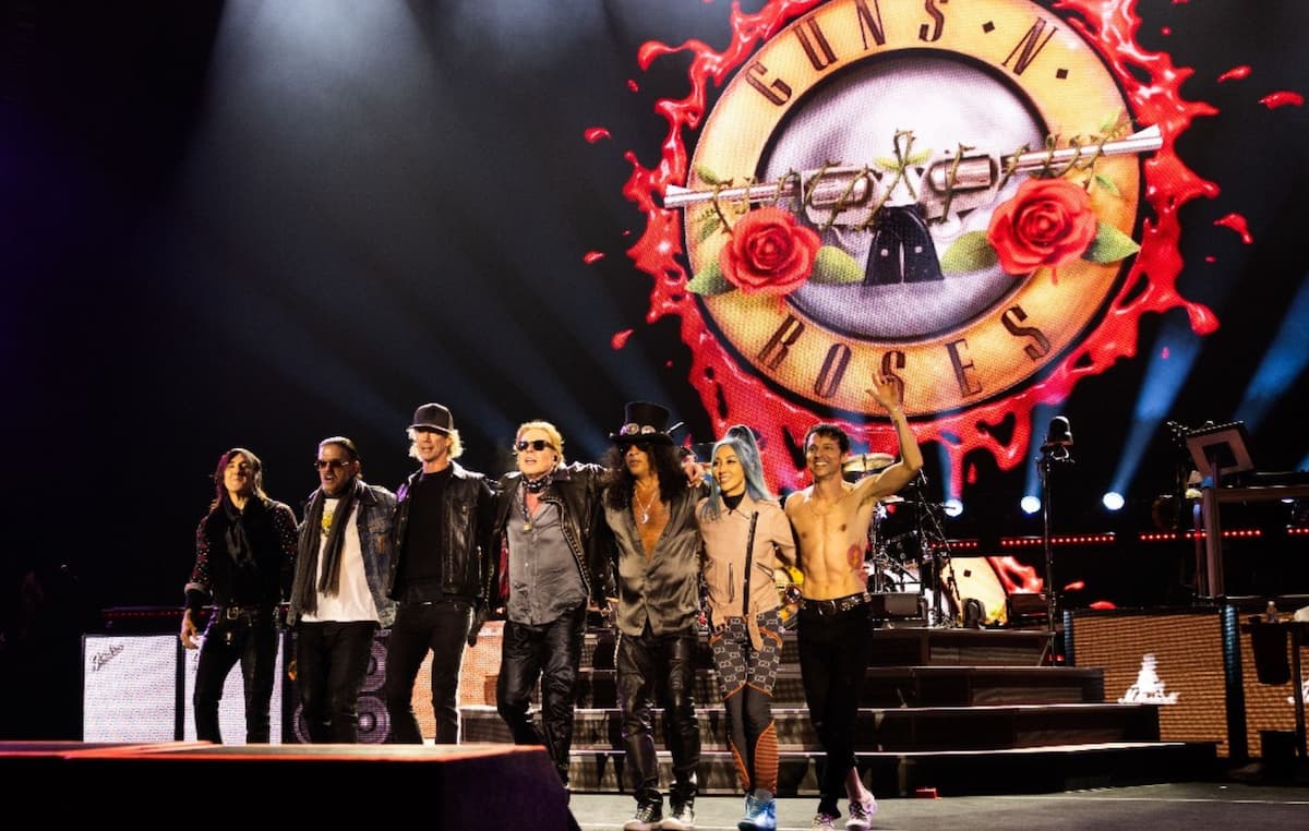 ガンズ・アンド・ローゼズ、2曲の新曲を12月2日にリリースすることを