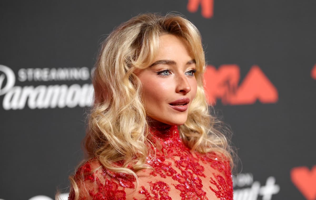 サブリナ・カーペンター、米移民関税執行局の動画に自身の楽曲が使われ
