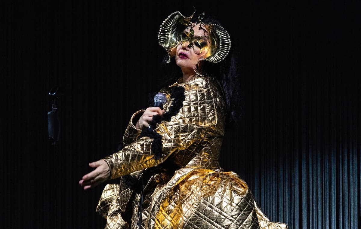 ビョーク、2026年に向けて新曲の制作に取り組んでいることが明らかに