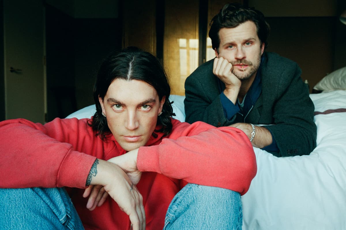 LANY、最新作のデラックス盤より“When Did You Stop Loving Me?”の